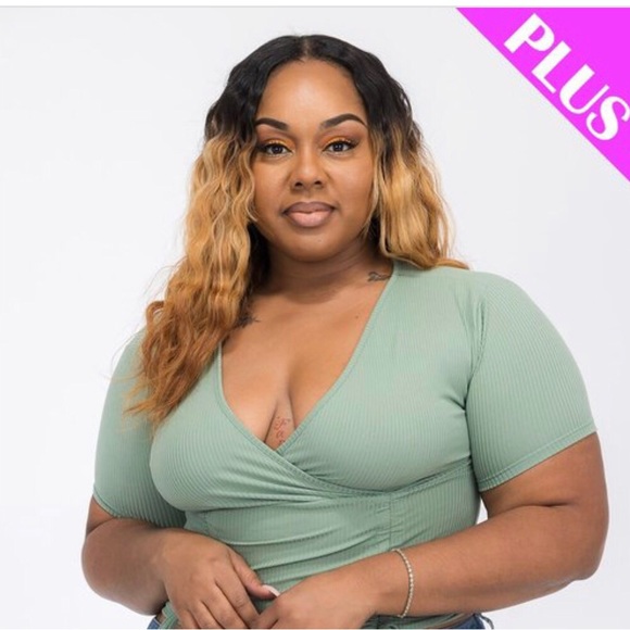 Regular and plus jeans with some tops - Picture 5 of 5